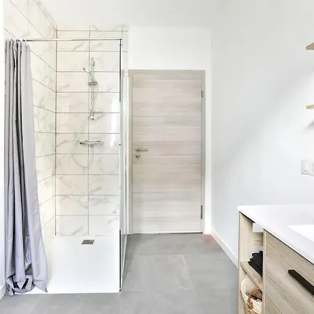 Signature Premium Modern Suite, Free Parking, Centre *